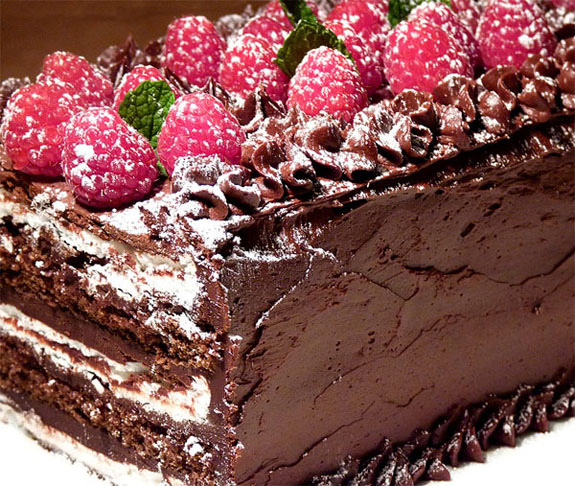Post image for Peppermint Meringue Cake with Chocolate Buttercream Frosting