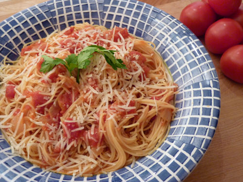 Spaghetti sauce with butter and onions