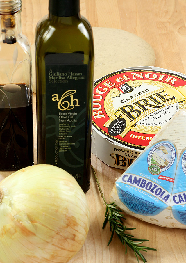 pizza-cambozola-brie-onions